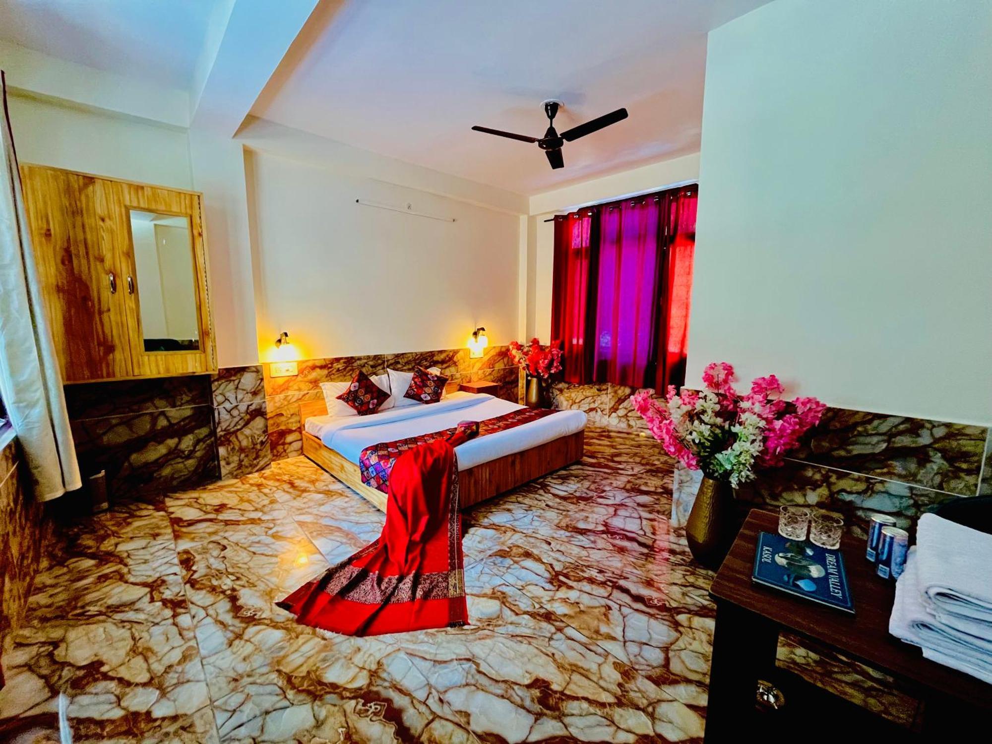 Hotel Dream Valley Kasol #Near Mall Road #River View #Parking #Gaming Zone #Open Terrace #Restaurant Exterior foto